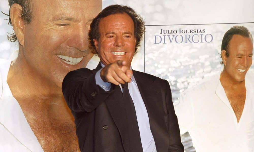 MD30 MADRID 03/11/03.- El cante español Julio Iglesias en una foto de archivo durante la presentación de su disco "Divorcio" el 3 de noviembre de 2003 en Madrid. EFE/Ballesteros