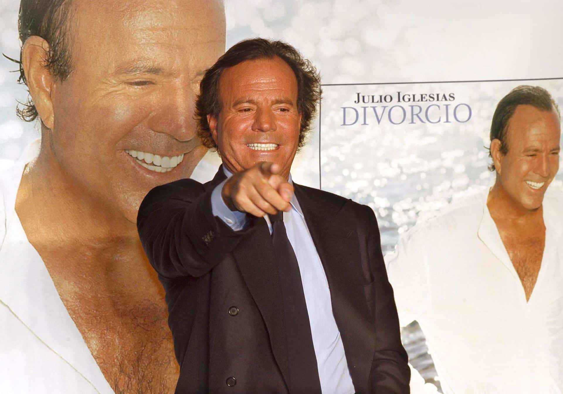 MD30 MADRID 03/11/03.- El cante español Julio Iglesias en una foto de archivo durante la presentación de su disco "Divorcio" el 3 de noviembre de 2003 en Madrid. EFE/Ballesteros