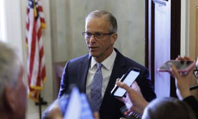 El líder de la mayoría del Senado de Estados Unidos, John Thune, habla en el Capitolio en Washington (EE.UU.). EFE/EPA/WILL OLIVER