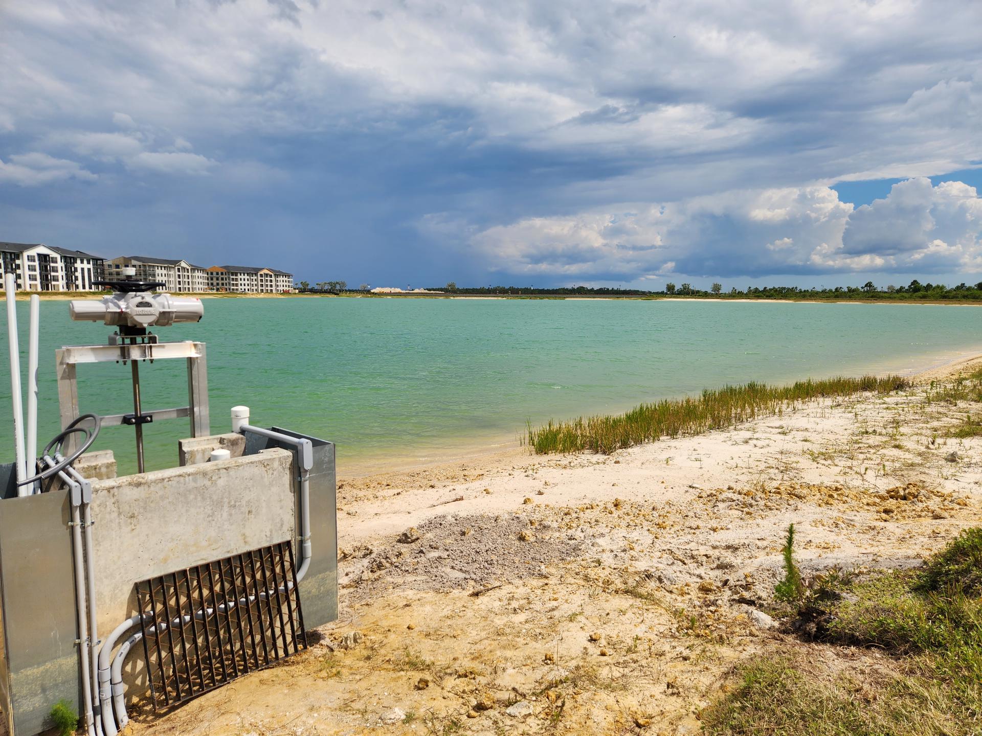 Fotografía de archivo donde se muestra un lago ubicado en el centro de la ciudad de Babcock Ranch, situada al noreste de la ciudad de Fort Myers en Florida (EE.UU.). EFE/ Antoni Belchi