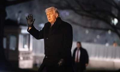 El presidente de Estados Unidos, Donald Trump, camina por el jardín sur de la Casa Blanca tras desembarcar del Marine One en Washington, D.C., EE.UU., el 22 de enero de 2026. EFE/EPA/Francis Chung / POOL