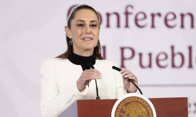 La presidenta de México, Claudia Sheinbaum, habla en una rueda de prensa este viernes, en el Palacio Nacional, en Ciudad de México (México). EFE/José Méndez