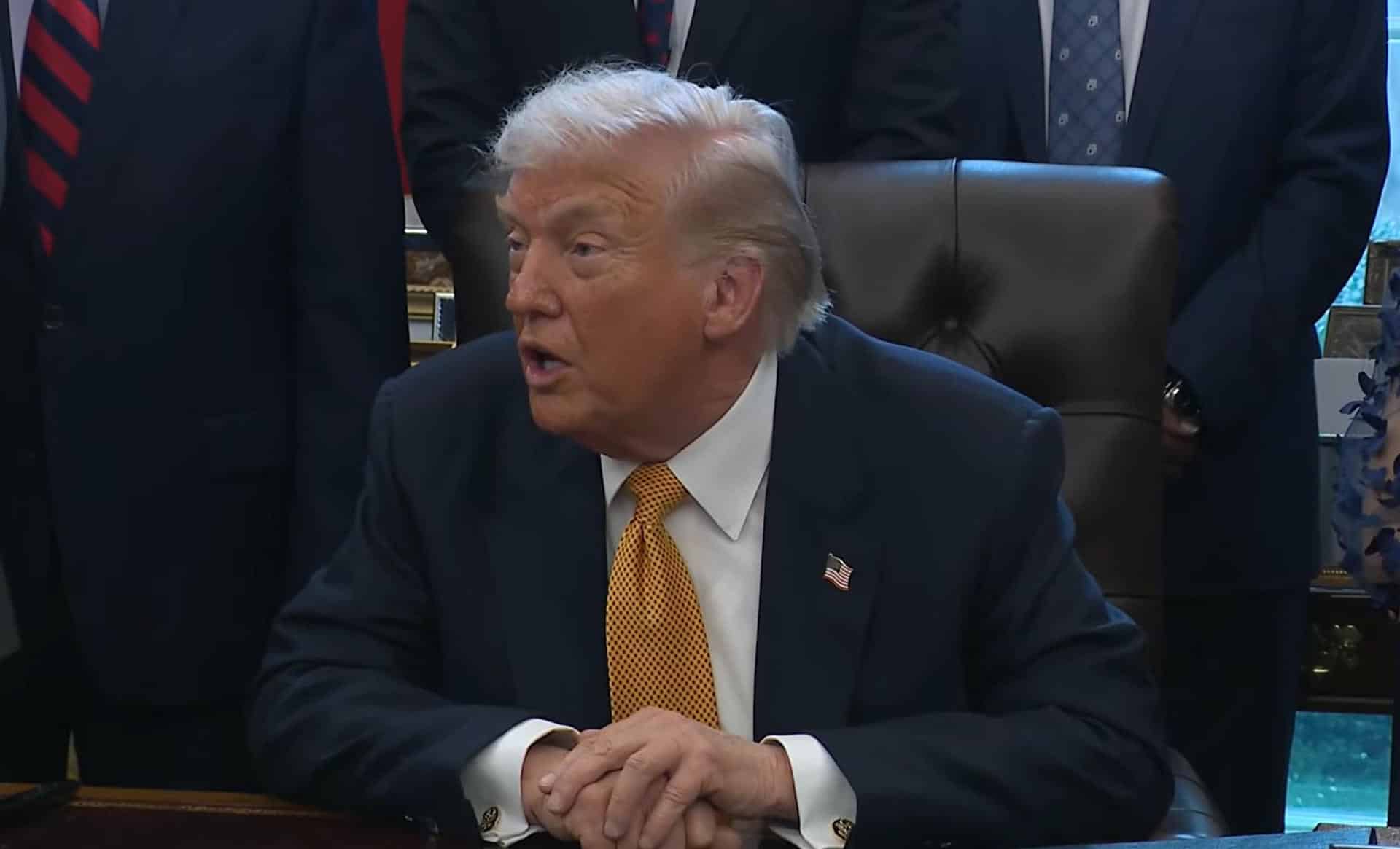 Captura de video tomada de una transmisión de La Casa Blanca del presidente de Estados Unidos, Donald Trump, en una rueda de prensa este miércoles, en Washington (EE.UU.). EFE/ La Casa Blanca /SOLO USO EDITORIAL/ SOLO DISPONIBLE PARA ILUSTRAR LA NOTICIA QUE ACOMPAÑA (CRÉDITO OBLIGATORIO)