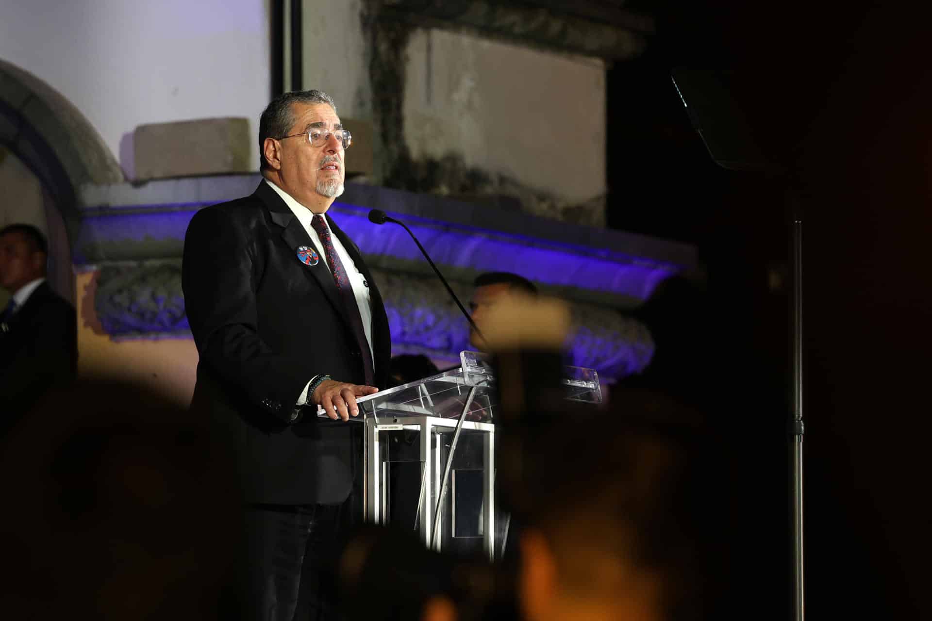 El presidente de Guatemala, Bernardo Arévalo de León, habla durante la presentación del segundo informe de gobierno este 16 de enero de 2026, en la Ciudad de Guatemala (Guatemala). EFE/ STR