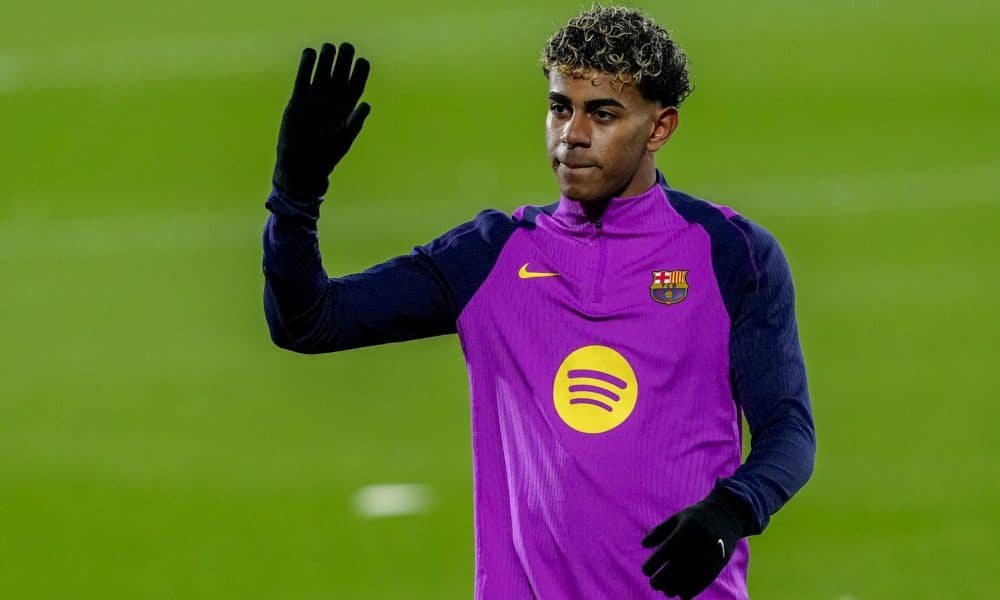 Foto de archivo del delantero del Barcelona Lamine Yamal durante el entrenamiento abierto al público del 29 de diciembre en el Estadio Johan Cruyff. EFE/Alejandro García.