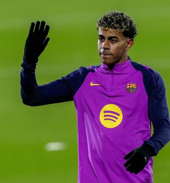 Foto de archivo del delantero del Barcelona Lamine Yamal durante el entrenamiento abierto al público del 29 de diciembre en el Estadio Johan Cruyff. EFE/Alejandro García.