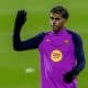 Foto de archivo del delantero del Barcelona Lamine Yamal durante el entrenamiento abierto al público del 29 de diciembre en el Estadio Johan Cruyff. EFE/Alejandro García.