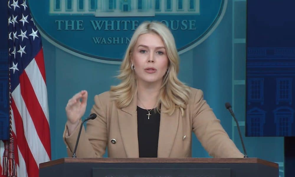 Captura de video de una rueda de prensa transmitida por la Casa Blanca de su portavoz, Karoline Leavitt, este jueves, en Washington (EE.UU.). EFE/ La Casa Blanca /SOLO USO EDITORIAL/ SOLO DISPONIBLE PARA ILUSTRAR LA NOTICIA QUE ACOMPAÑA (CRÉDITO OBLIGATORIO)