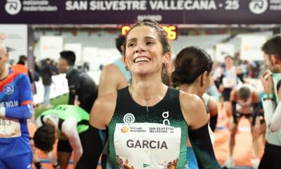 La atleta española Marta García celebra su victoria en la prueba femenina internacional de la San Silvestre Vallecana, en Madrid. EFE/ Kiko Huesca