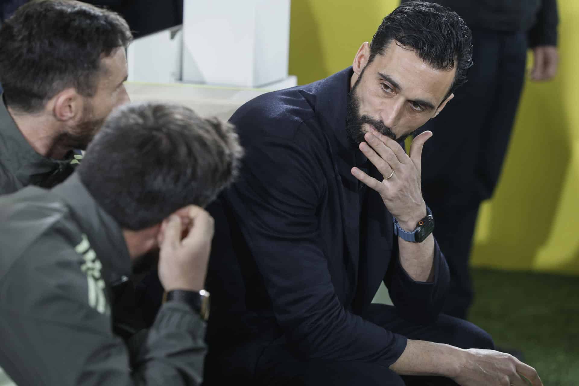 El entrenador del Real Madrid Álvaro Arbeloa durante el partido de la jornada 21 de LaLiga que Villarreal CF y Real Madrid disputaron en el estadio de La Cerámica. EFE/Kai Forsterling
