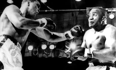 Imagen de archivo de Cassius Clay (Muhammad Ali) (i) golpea con la izquierda al campeón Sonny Liston en el séptimo y último asalto del combate por el título mundial de los pesos pesados, en Miami. EFE/Archivo