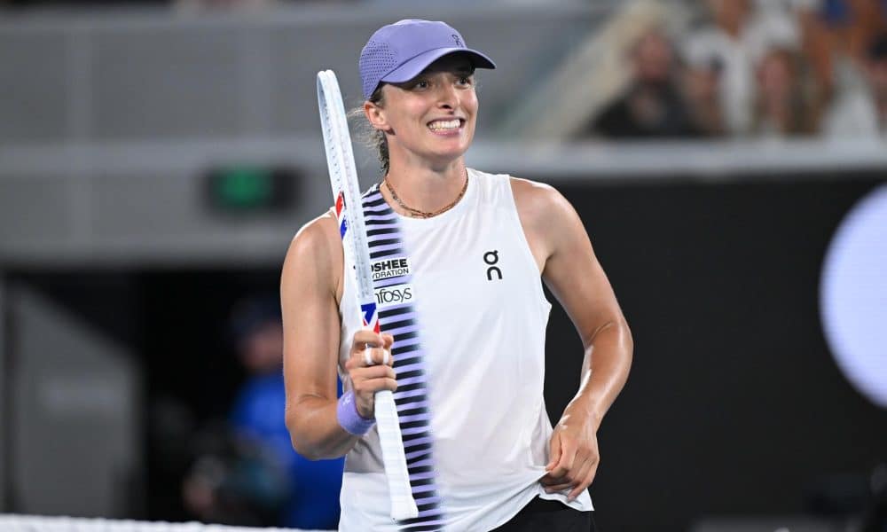 La polaca Iga Swiatek celebra su victoria ante la rusia Anna Kalinskaya en la tercera ronda del Abierto de Australia. EFE/EPA/JAMES ROSS AUSTRALIA AND NEW ZEALAND OUT