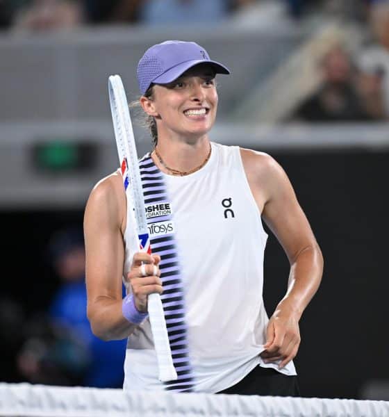La polaca Iga Swiatek celebra su victoria ante la rusia Anna Kalinskaya en la tercera ronda del Abierto de Australia. EFE/EPA/JAMES ROSS AUSTRALIA AND NEW ZEALAND OUT
