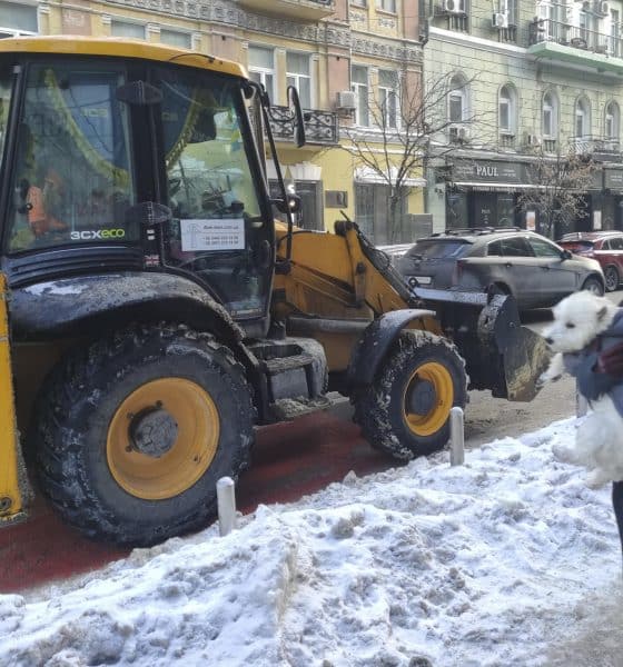 Fotografía del 13 de enero de 2026 que muestra una vista de Kiev después de que un nuevo ataque masivo al sistema energético ruso provocara apagones adicionales en la capital y otras ciudades de Ucrania. EFE/Marcel Gascón