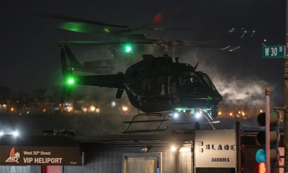 Fotografía que muestra el helicóptero dónde es trasladado el presidente de Venezuela, Nicolás Maduro, este sábado en el helipuerto Westside en Nueva York (Estados Unidos). EFE/ Ángel Colmenares