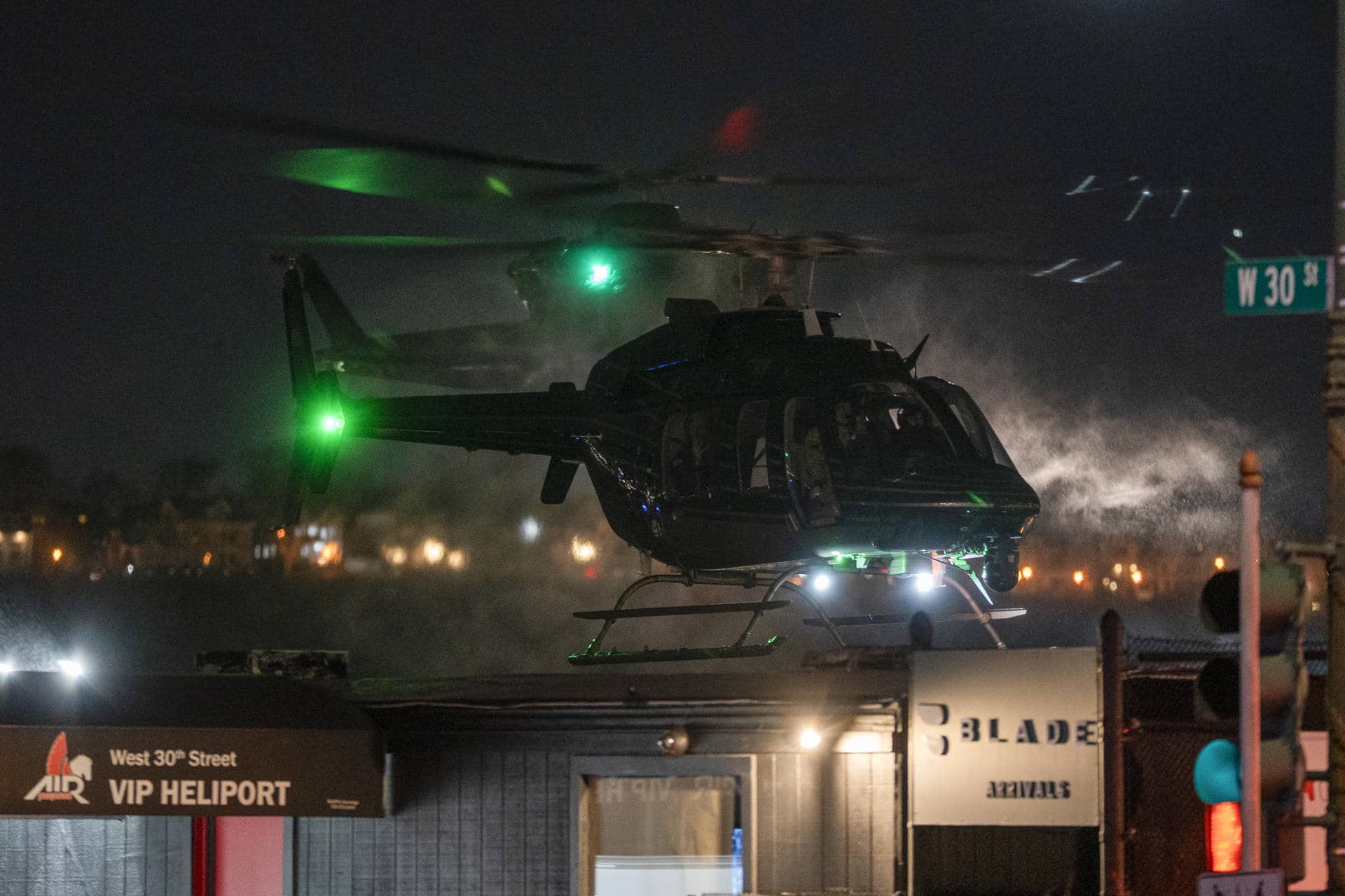 Fotografía que muestra el helicóptero dónde es trasladado el presidente de Venezuela, Nicolás Maduro, este sábado en el helipuerto Westside en Nueva York (Estados Unidos). EFE/ Ángel Colmenares