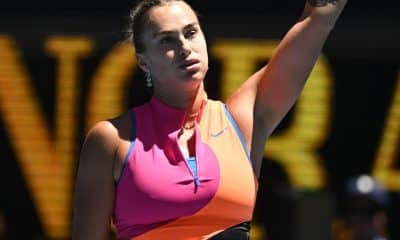 La bielorrusa Aryna Sabalenka celebra el punto de partido de la tercera ronda femenina contra Anastasia Potapova, de Austria, en el Abierto de Australia 2026 en el Melbourne Park en Melbourne, Australia, 23 de enero de 2026. EFE/EPA/LUKAS COCH