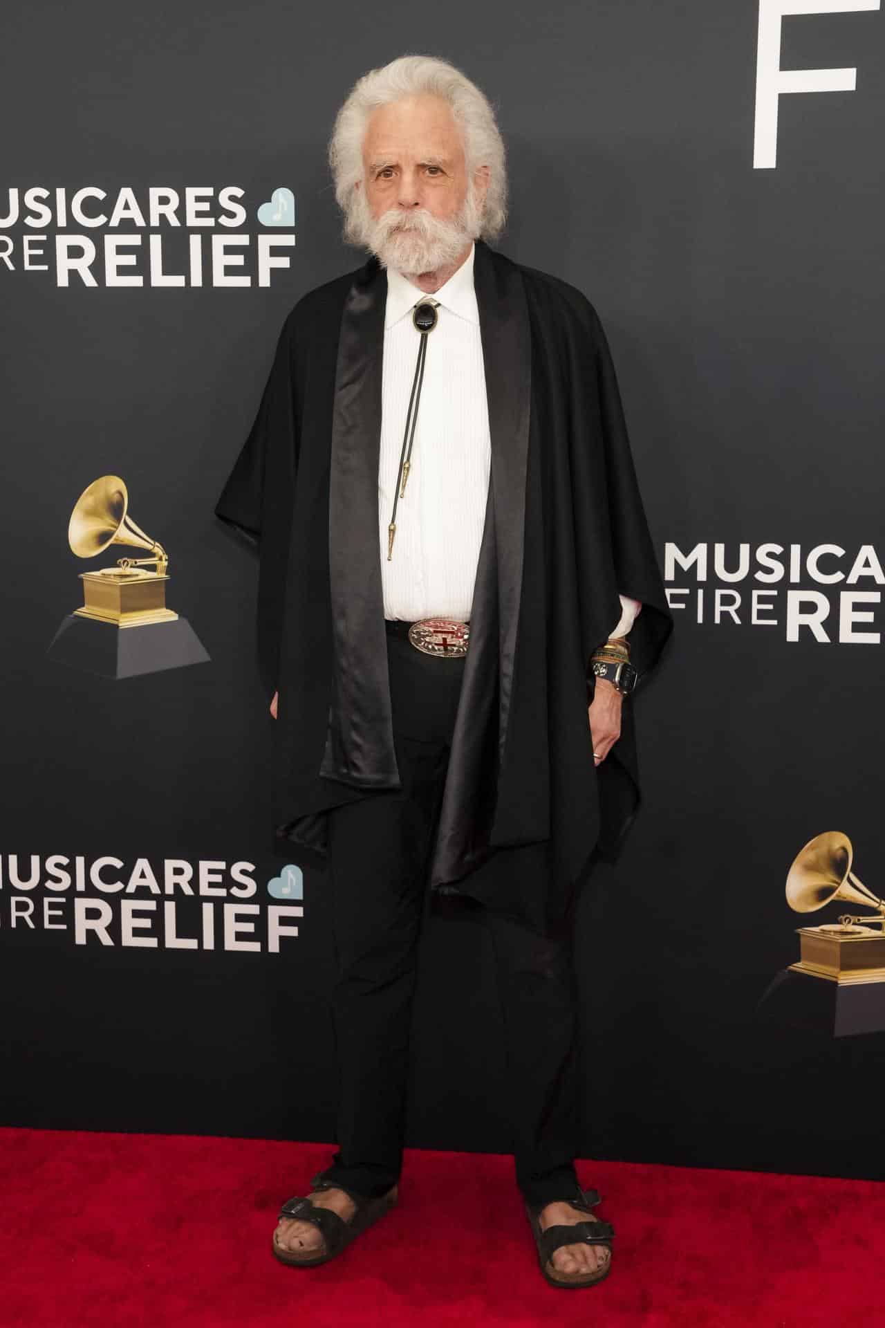 Fotografía de archivo del 2 de febrero de 2025 que muestra al músico Bob Weir en la 67ª edición de los Premios Grammy, en Los Ángeles (Estados Unidos). EFE/ Allison Dinner ARCHIVO