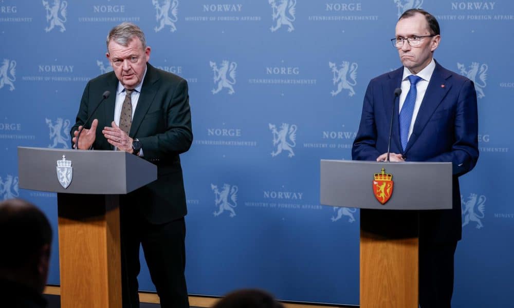 En la imagen, el ministro de Asuntos Exteriores danés, Lars Løkke Rasmussen (izda) y su colega noruego, Espen Barth Eide durante una rueda de prensa en Oslo, Noruega. EFE/EPA/Jonas Been Henriksen NORWAY OUT