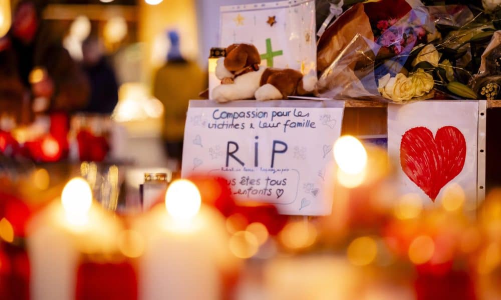 Imagen de archivo de un tributo a las victimas del incendio en el bar 'Le Constellation' en Crans Montana, Suiza. EFE/EPA/JEAN-CHRISTOPHE BOTT