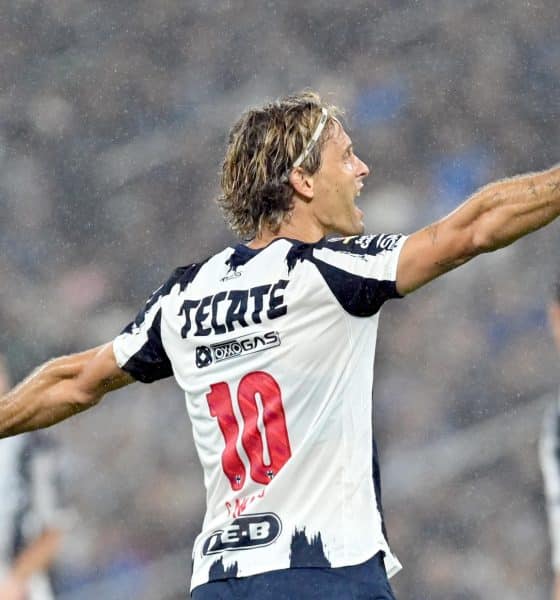 Sergio Canales de Monterrey reacciona durante un partido en el estadio BBVA, en Guadalupe (México). EFE/ Miguel Sierra