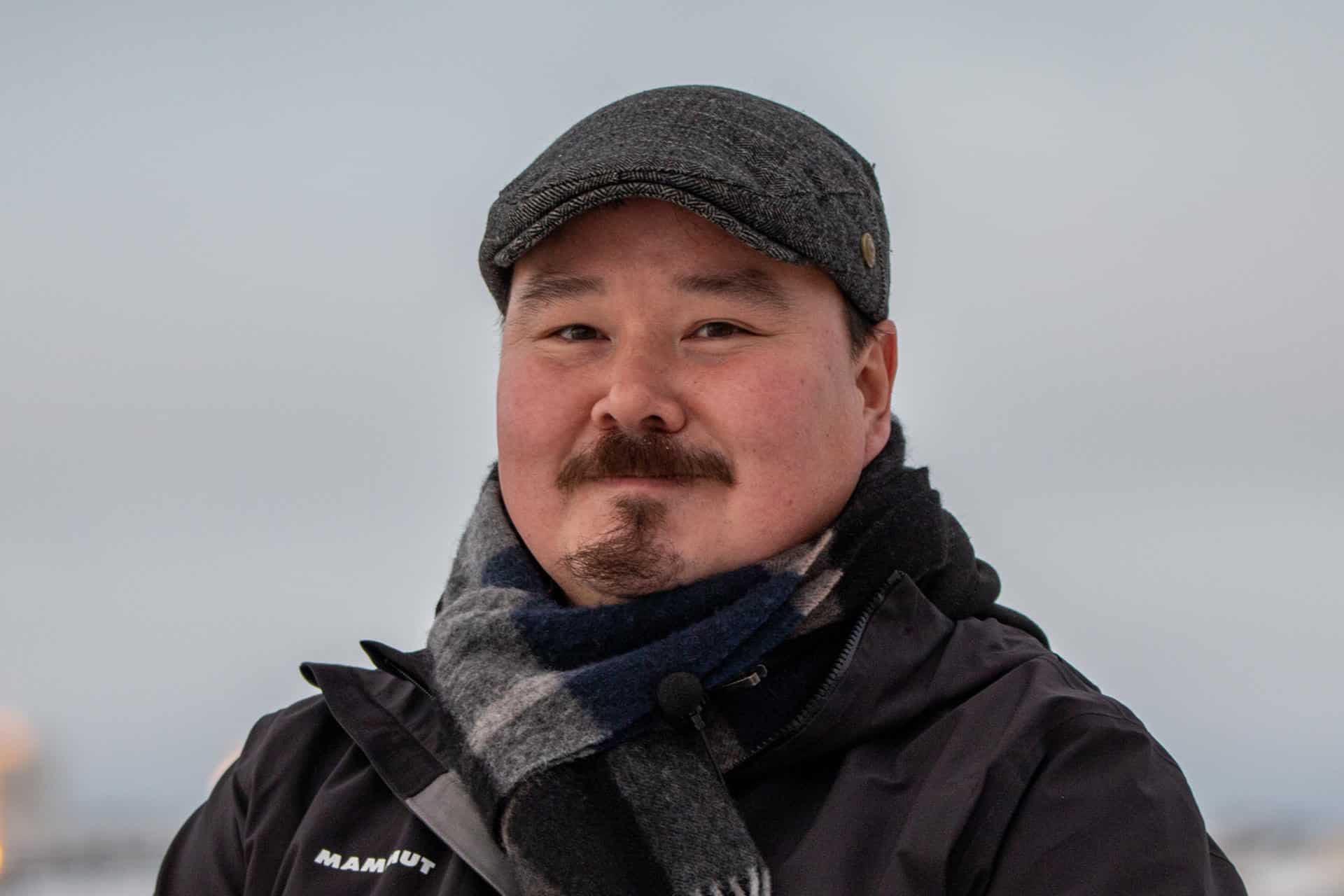 El ciudadano groenlandés, Jens-Jacob Simonsen, posa durante una entrevista con EFE este viernes, en Nuuk (Groenlandia). EFE/ Julio Cesar Rivas