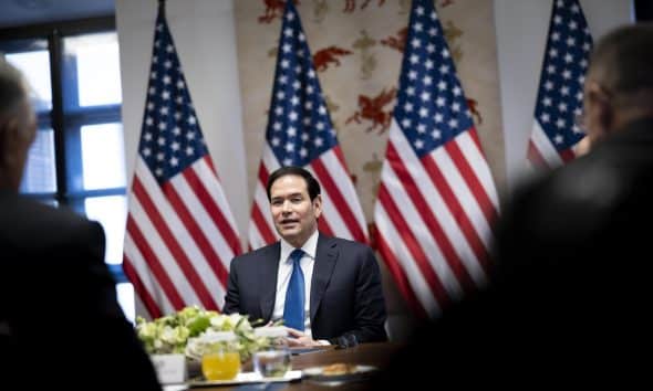 Rubio dice que "no es fácil" pactar con Irán 