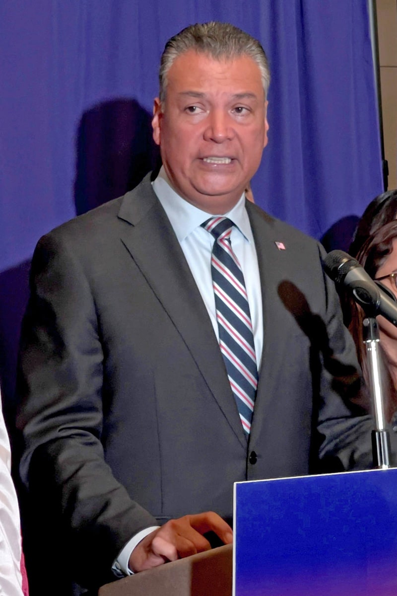 Habla Senador latino expulsado en reunión de Noem