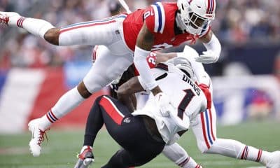 Imagen de archivo del cornerback de los New England Patriots, Christian Gonzalez (arriba). EFE/EPA/CJ GUNTHER