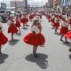 Mujeres participan en un desfile folclórico este sábado, en El Alto (Bolivia). EFE/ Gabriel Márquez