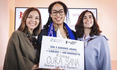 -La hispano-cubana Lucía G. Romero ganó este lunes el Premio del Público Gen Z, de las productoras Laura Fernández Brites y Sendy Palomino Vivar (Filmax, España), en el marco del Berlinale Co-Production Market, dotado con 5.000 euros, para el proyecto de su primer largometraje 'Cura sana'. Una película que surge del corto homónimo con el que Romero ganó en 2023 el Oso de Cristal al mejor cortometraje dentro de la categoría Generation 14plus, dedicado al cine juvenil, de la Berlinale. En esta edición, un jurado compuesto por cinco estudiantes de cine de universidades alemanas y francesas ha decidido otorgar el galardón del público al proyecto de Romero, de las productoras Laura Fernández Brites y Sendy Palomino Vivar (Filmax, España).-EFE/ Lydia Hesse / Berlinale ***SOLO USO EDITORIAL/SOLO DISPONIBLE PARA ILUSTRAR LA NOTICIA QUE ACOMPAÑA (CRÉDITO OBLIGATORIO)***