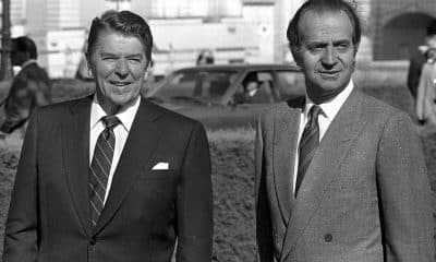 FOTO ARCHIVO. El Rey Juan Carlos I y el presidente norteamericano Ronald Reagan, se disponen a comenzar el paseo por los jardínes del Palacio de El Pardo, en el curso del cual se entrevistaron durante veinte minutos. EFE/aa