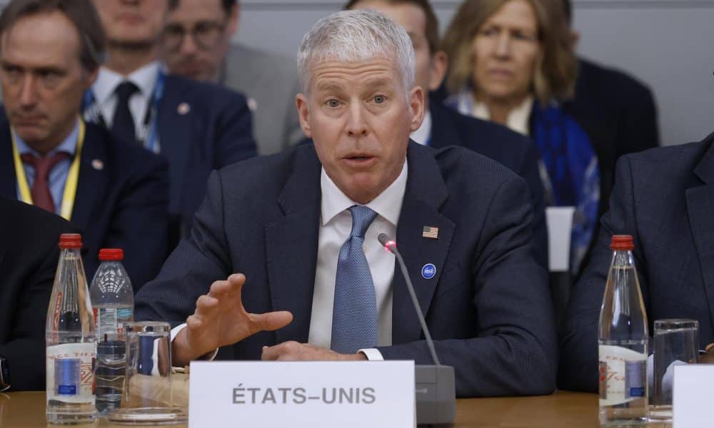 El secretario de Energía de Estados Unidos, Chris Wright, pronuncia un discurso durante la reunión ministerial de la AIE en la OCDE en París, Francia, el 18 de febrero de 2026. EFE/EPA/YOAN VALAT