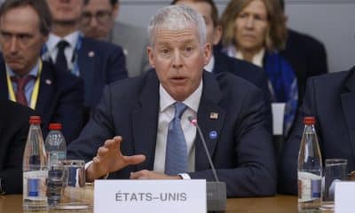 El secretario de Energía de Estados Unidos, Chris Wright, pronuncia un discurso durante la reunión ministerial de la AIE en la OCDE en París, Francia, el 18 de febrero de 2026. EFE/EPA/YOAN VALAT