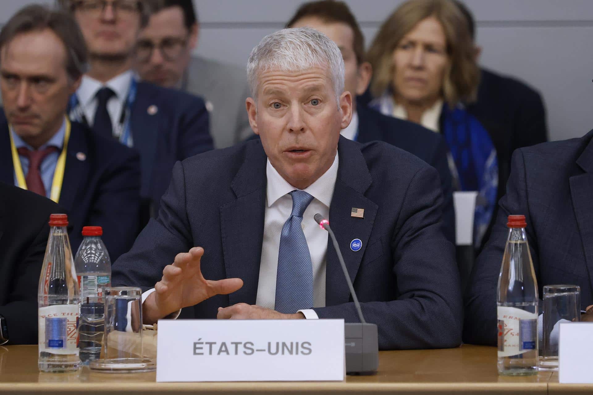 El secretario de Energía de Estados Unidos, Chris Wright, pronuncia un discurso durante la reunión ministerial de la AIE en la OCDE en París, Francia, el 18 de febrero de 2026. EFE/EPA/YOAN VALAT