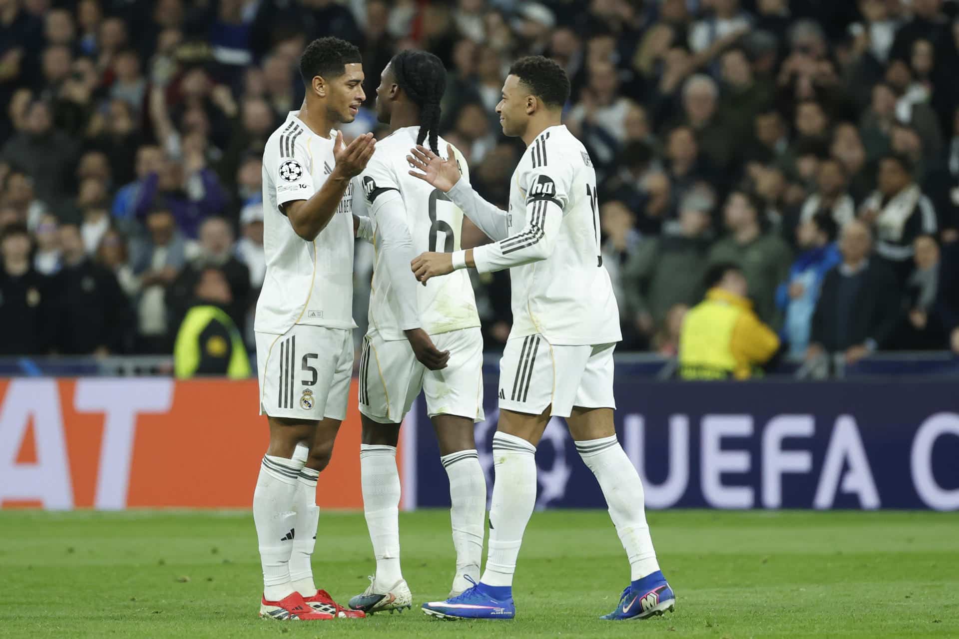 Fotografía de Juanjo Martín, en la que puede verse en una imagen de archivo del 20 de enero de 2026 a los jugadores del Real Madrid Kylian Mbappé (d) y Jude Bellingham (i), durante un partido. EFE