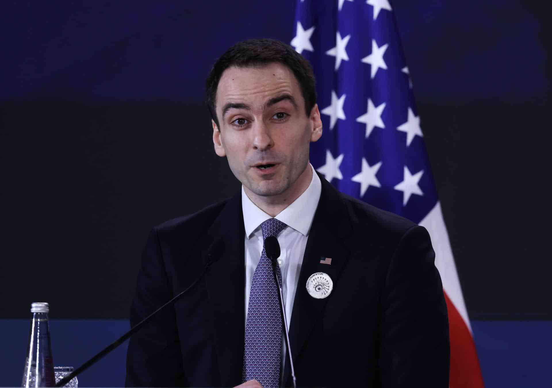 El director de la Oficina de Política Científica y Tecnológica de la Casa Blanca, Michael Kratsios, asiste a una sesión en el AI Impact Summit 2026 en Bharat Mandapam en Nueva Delhi, India. EFE/EPA/RAJAT GUPTA