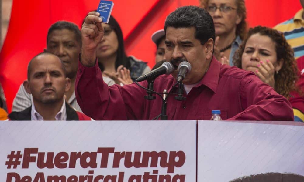 Fotografía de archivo, tomada el 14/08/2017, que muestra a Nicolás Maduro durante una manifestación en Caracas, Venezuela. EFE/NATHALIE SAYAGO
