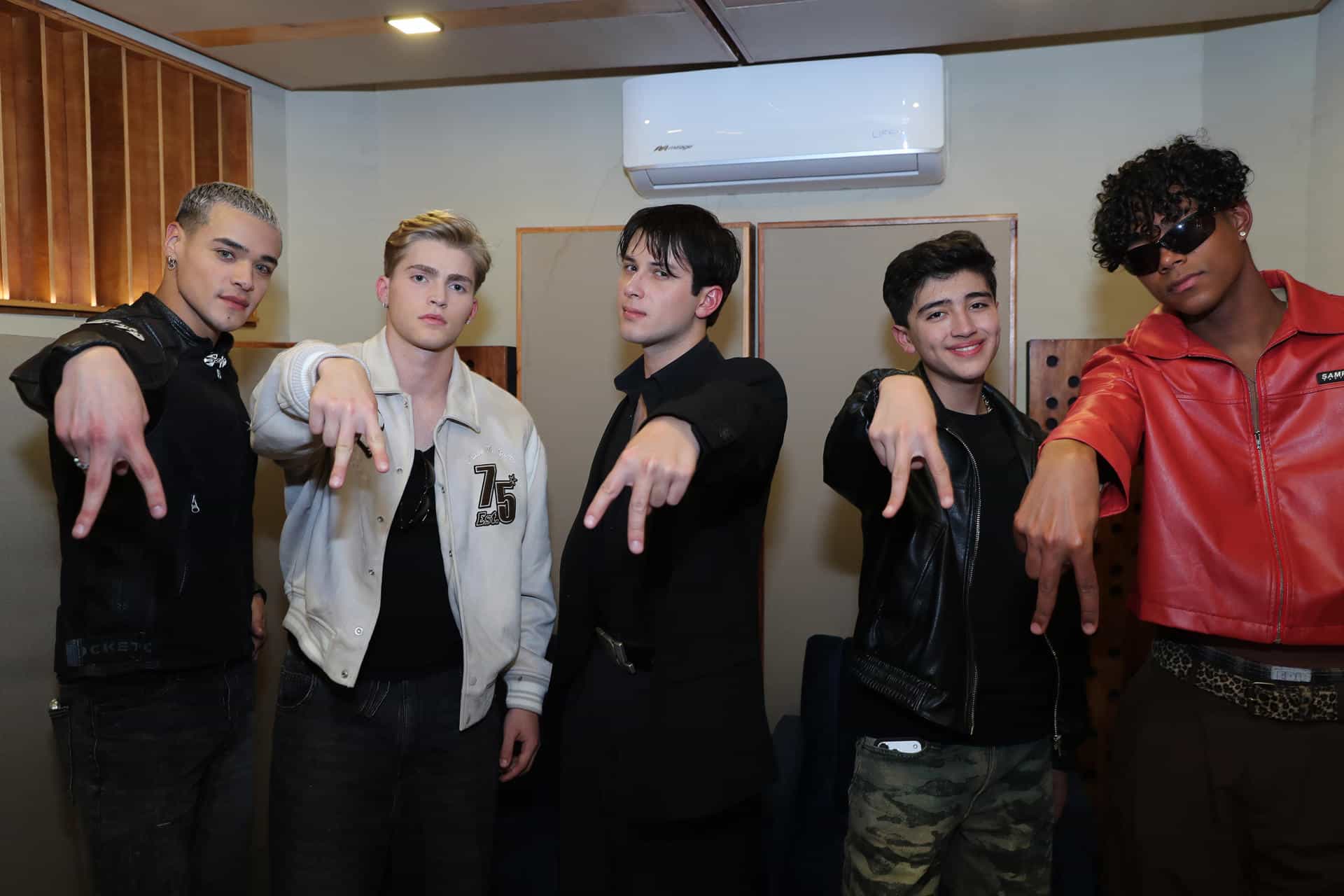 Los integrantes del grupo Santos Bravos posan durante una entrevista con EFE este sábado, en Ciudad de México (México). EFE/Mario Guzmán