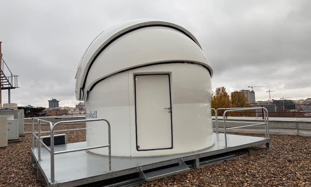 Domo que protege la estación que incluye el telescopio que va a servir para recibir y procesar comunicaciones cuánticas enviadas desde satélites, con el objetivo de crear enlaces de comunicación ultraseguros. EFE/NGG