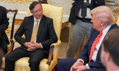 Fotografía publicada en la red social X en la cuenta @infopresidencia que muestra al presidente de Colombia, Gustavo Petro (i), junto a su homólogo de Estados Unidos, Donald Trump, durante una reunión este martes, en la Casa Blanca, en Washington (Estados Unidos). EFE/ @infopresidencia /SOLO USO EDITORIAL NO VENTAS /SOLO DISPONIBLE PARA ILUSTRAR LA NOTICIA QUE ACOMPAÑA (CRÉDITO OBLIGATORIO)