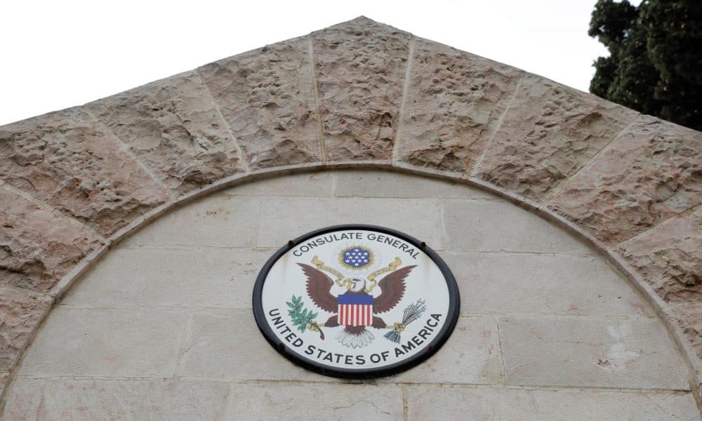 Fotografía de archivo en donde se observa la fachada del consulado de EEUU en Jerusalén (Israel). EFE/ Abir Sultan
