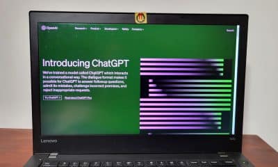 Fotografía de una computadora con la portada de ChatGPT. Imagen de archivo. EFE/Latif Kassidi