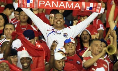 Los seguidores de la selección de Panamá se encuentran ante del dilema de acompañar a la selección en el Mundial con un coste económico que oscila entre 3.660 y 6.500 dólares, según cálculos de agencias locales de turismo. EFE/ALEJANDRO BOLÍVAR