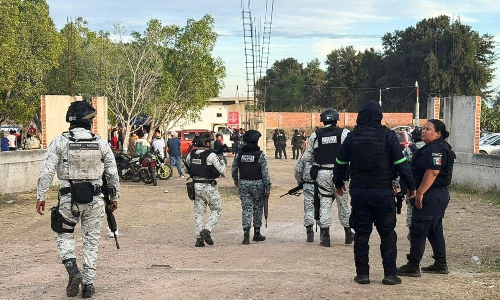 Integrantes de la Guardia Nacional de México custodian la zona donde se cometió un ataque armado en calles del estado de Guanajuato (México). Imagen de archivo. EFE/STR