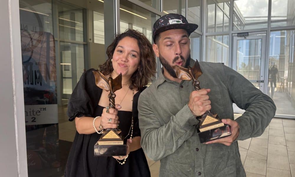 Los directores de la película 'Esta Isla', Lorraine Jones Molina y Cristian Carretero, posan con sus galardones del festival de Tribeca como Mejores Nuevos Directores, durante una entrevista con EFE realizada el jueves 19 de febrero en San Juan, Puerto Rico. EFE/Esther Alaejos