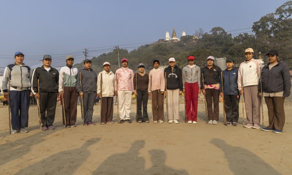 Katmandú (Nepal), 10/02/2026.- Civiles nepalíes participa en un entrenamiento físico previo a las próximas elecciones parlamentarias. EFE/EPA/NARENDRA SHRESTHA