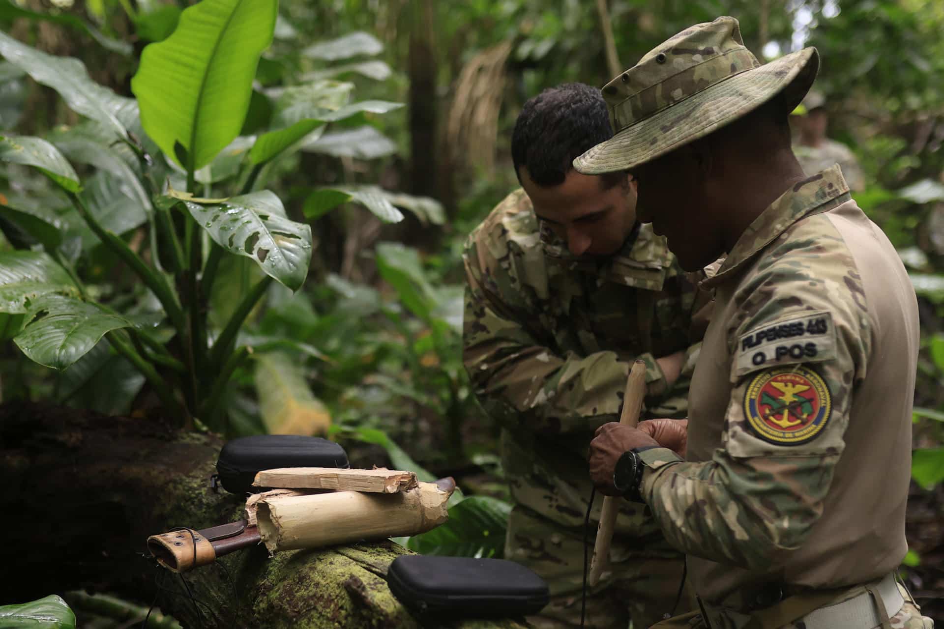 Integrantes de las tropas de Estados Unidos y Panamá participan en un entrenamiento este viernes, en inmediaciones a la Base Aeronaval Almirante Cristóbal Colón, en Sherman (Panamá). EFE/ Bienvenido Velasco