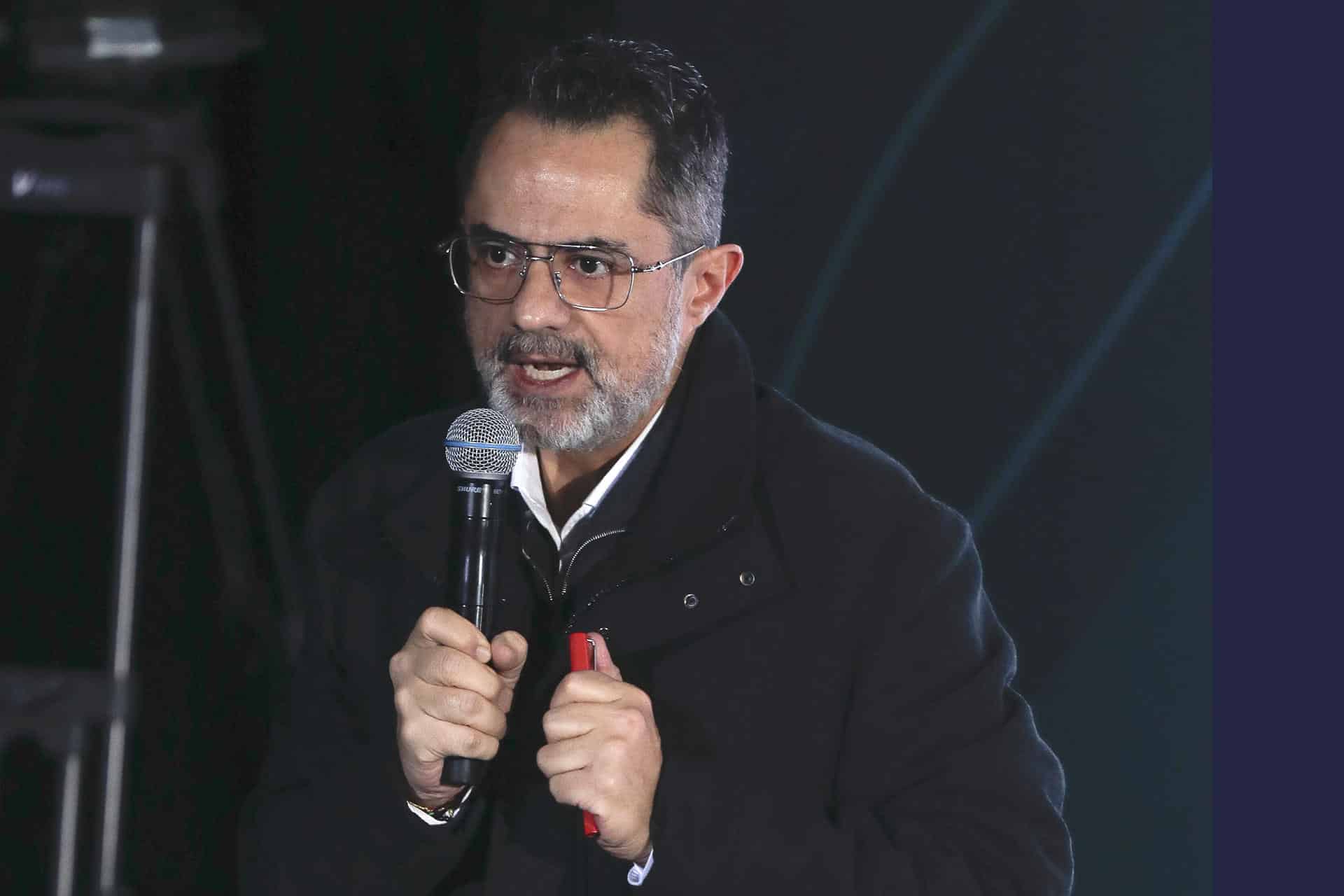 El titular de la Procuraduría Federal del Consumidor (Profeco), César Iván Escalante, participa este lunes durante una rueda de prensa en la Cineteca Nacional Chapultepec, de la Ciudad de México (México). EFE/ Isaac Esquivel