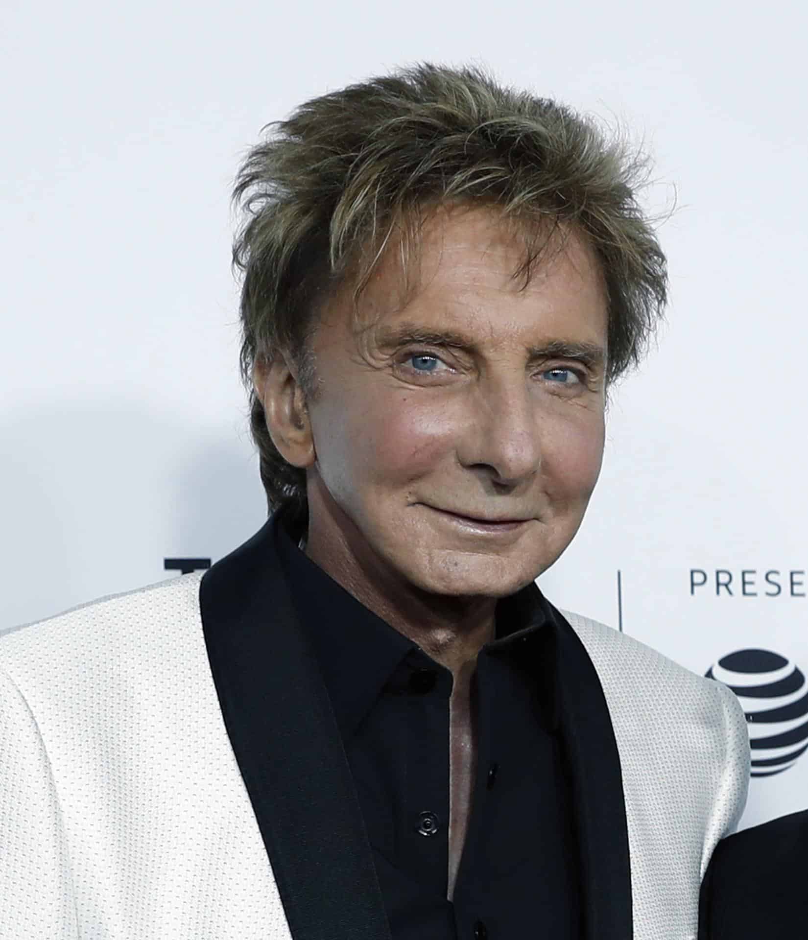 Fotografía de archivo el cantante estadounidense Barry Manilow. EFE/JASON SZENES